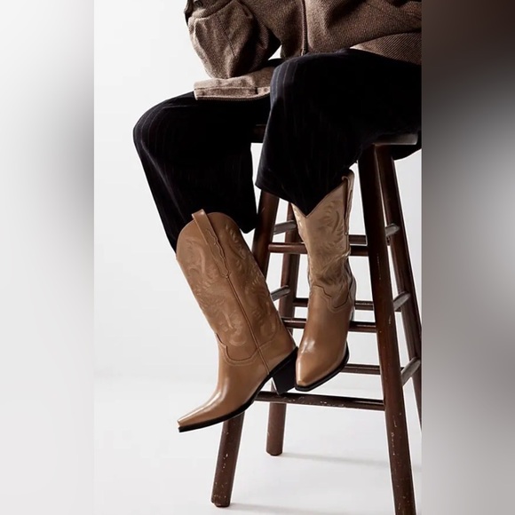 Free People Shoes - NIB FREE PEOPLE JEFFREY CAMPBELL 
Dagget Western Boots - Dark Taupe 
$270 MSRP